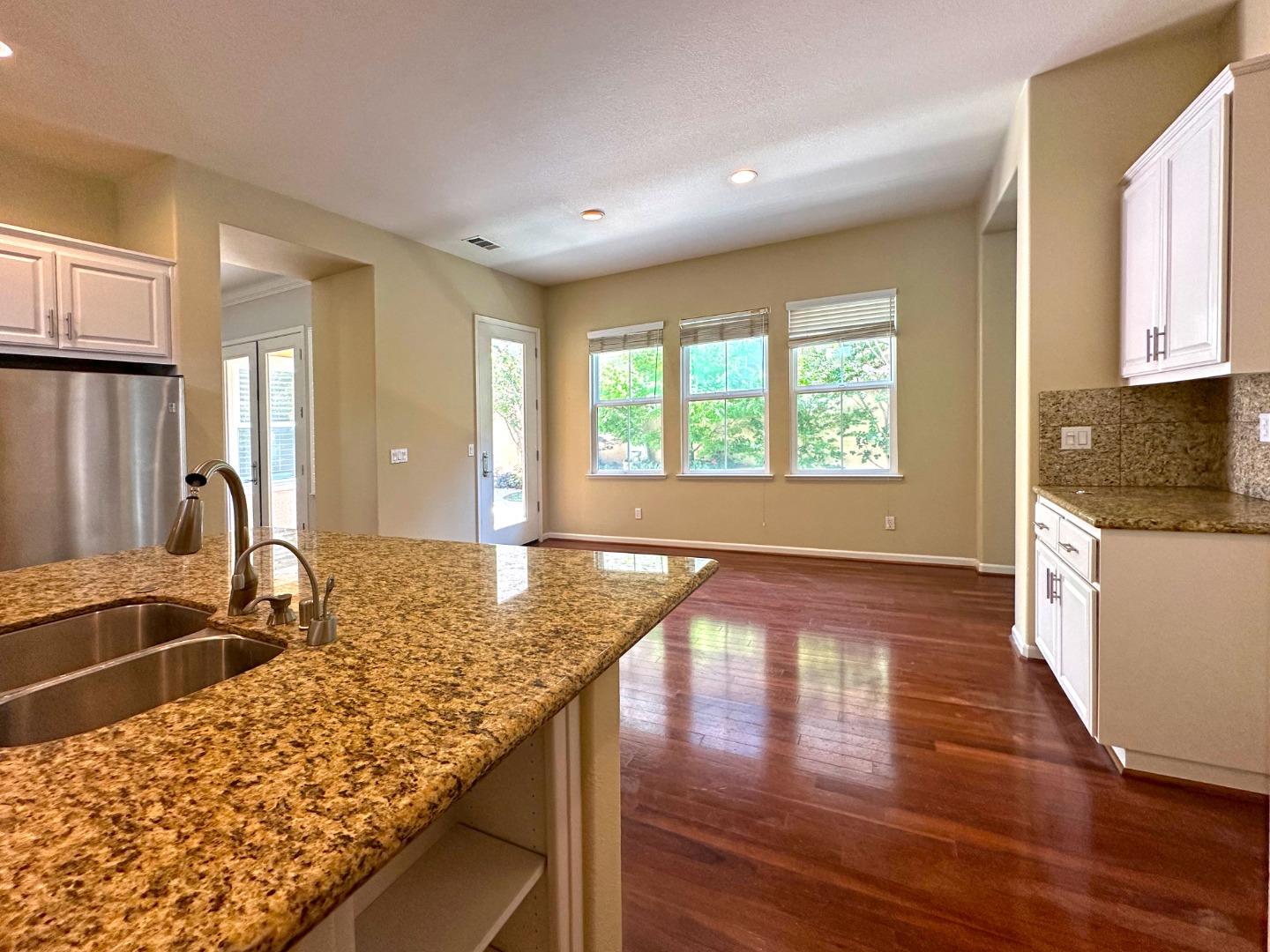 4188 Farrell WAY