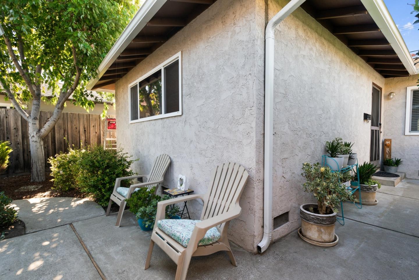 2832-2834 Regnart WAY