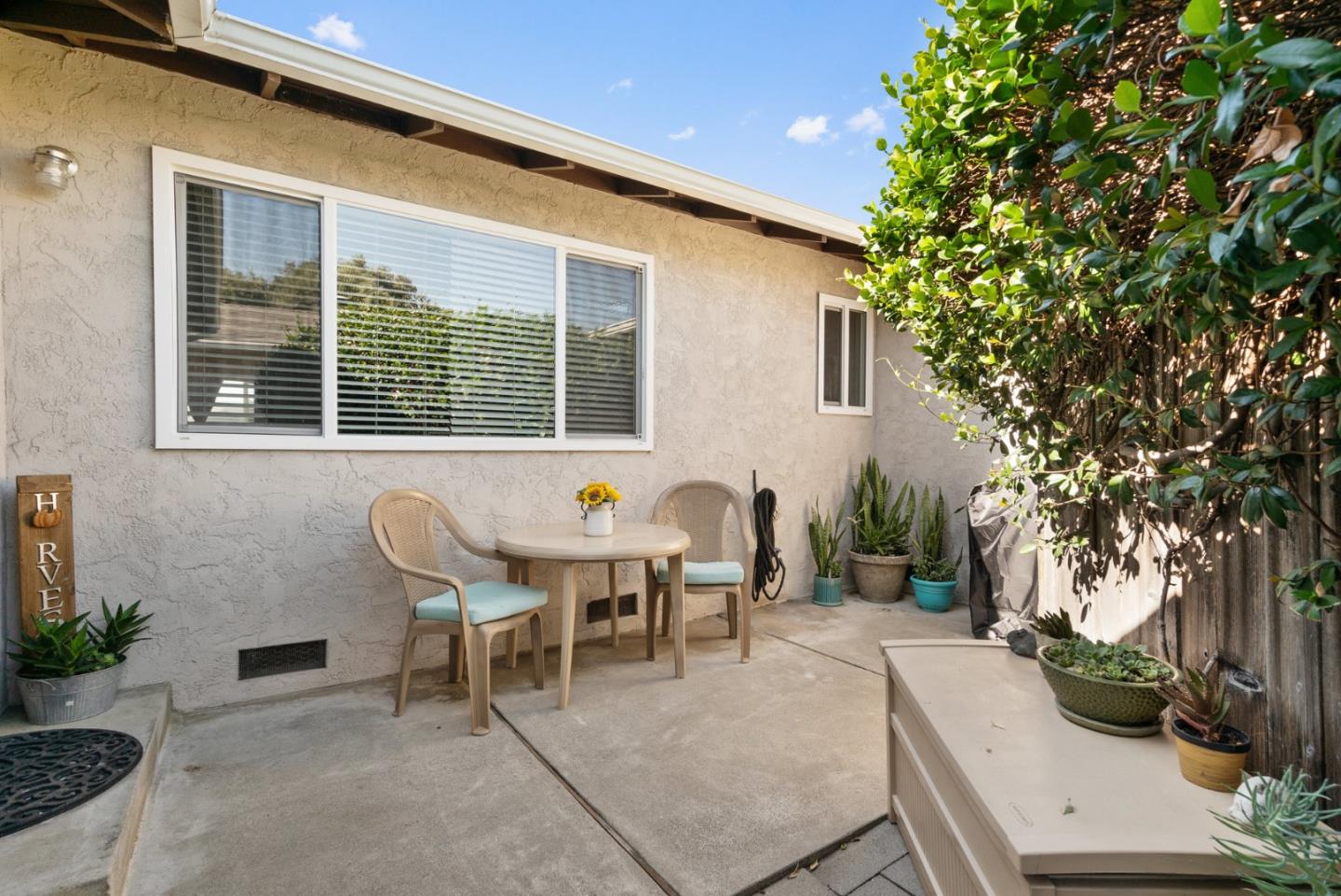 2832-2834 Regnart WAY