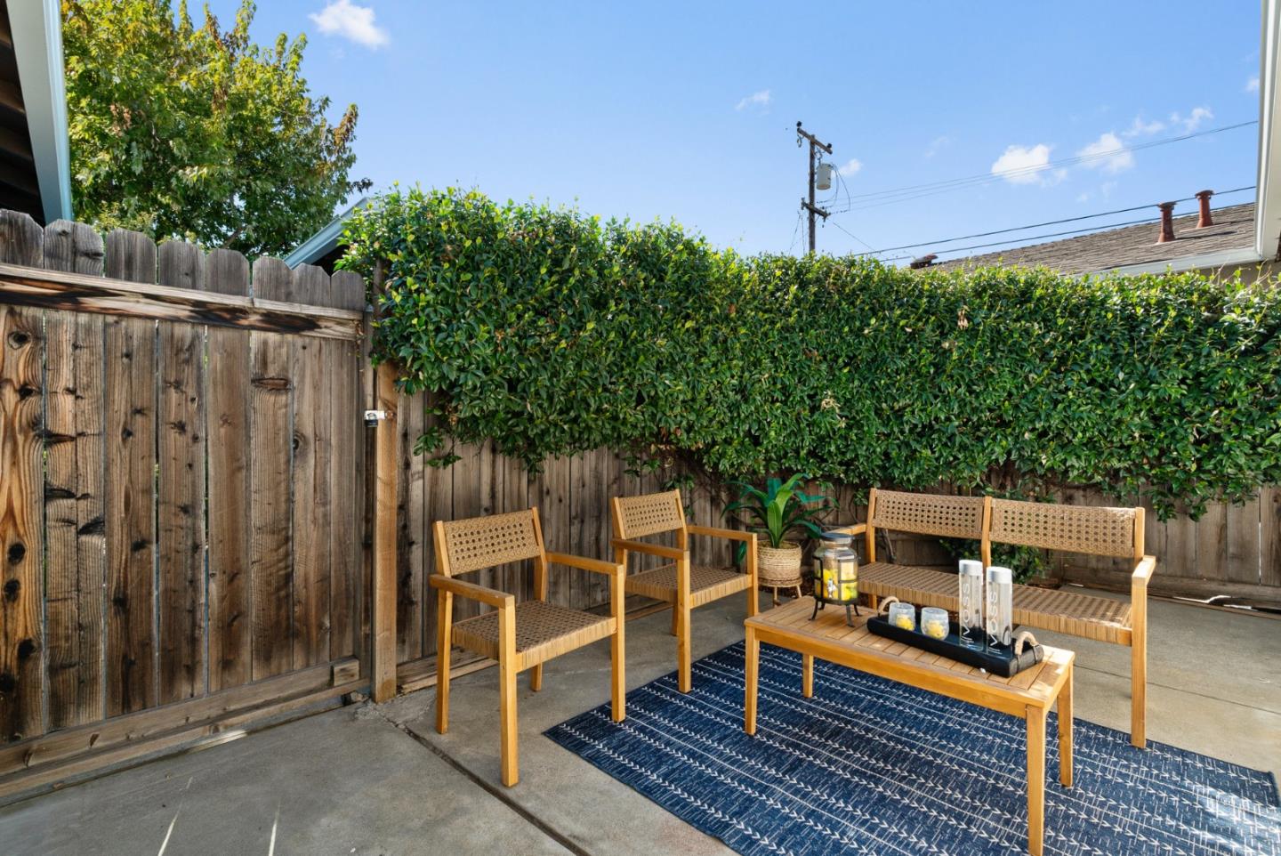 2832-2834 Regnart WAY