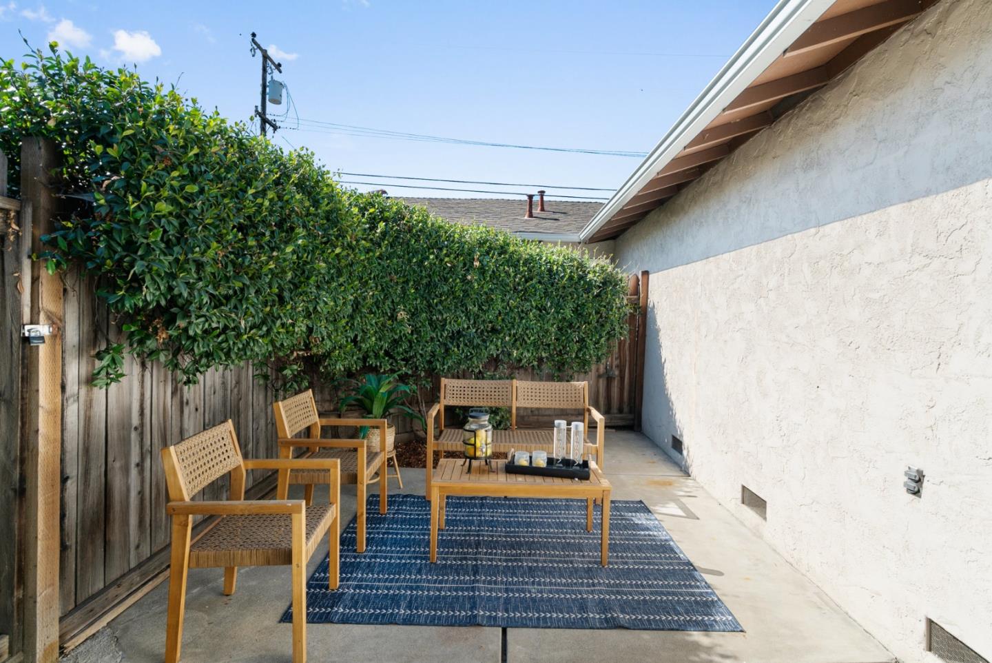 2832-2834 Regnart WAY