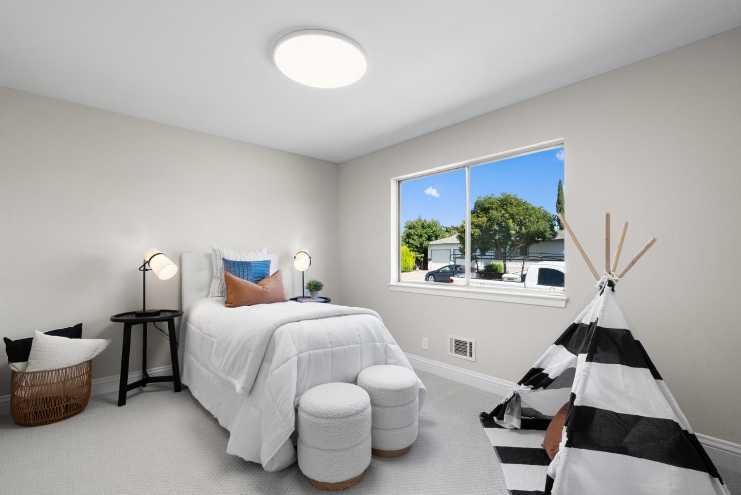 2832-2834 Regnart WAY