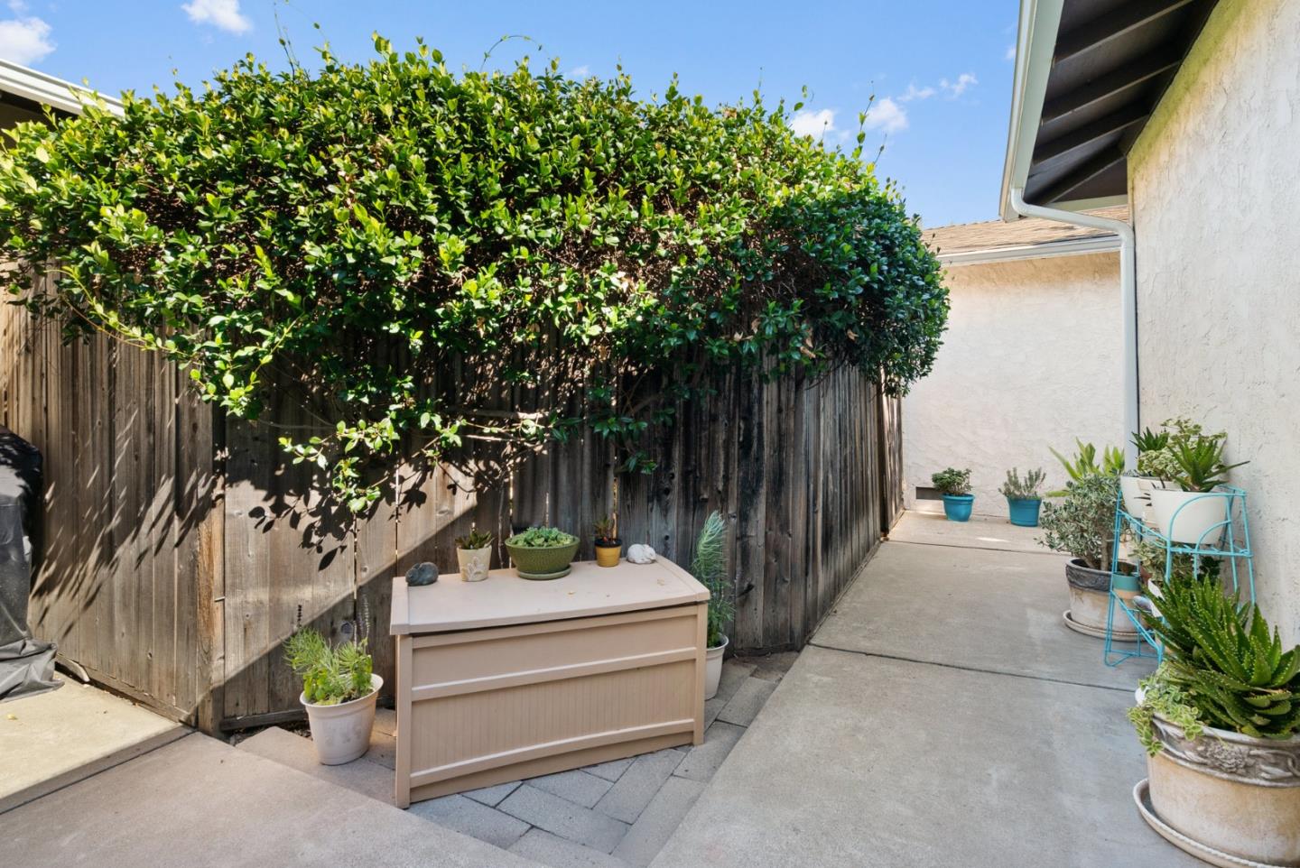 2832-2834 Regnart WAY