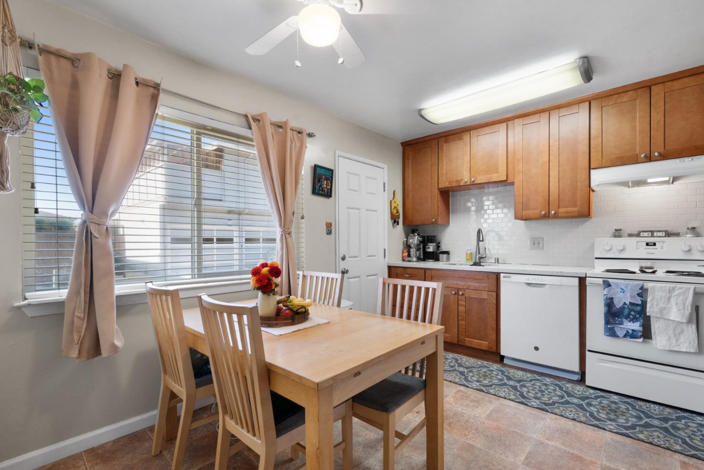 2832-2834 Regnart WAY