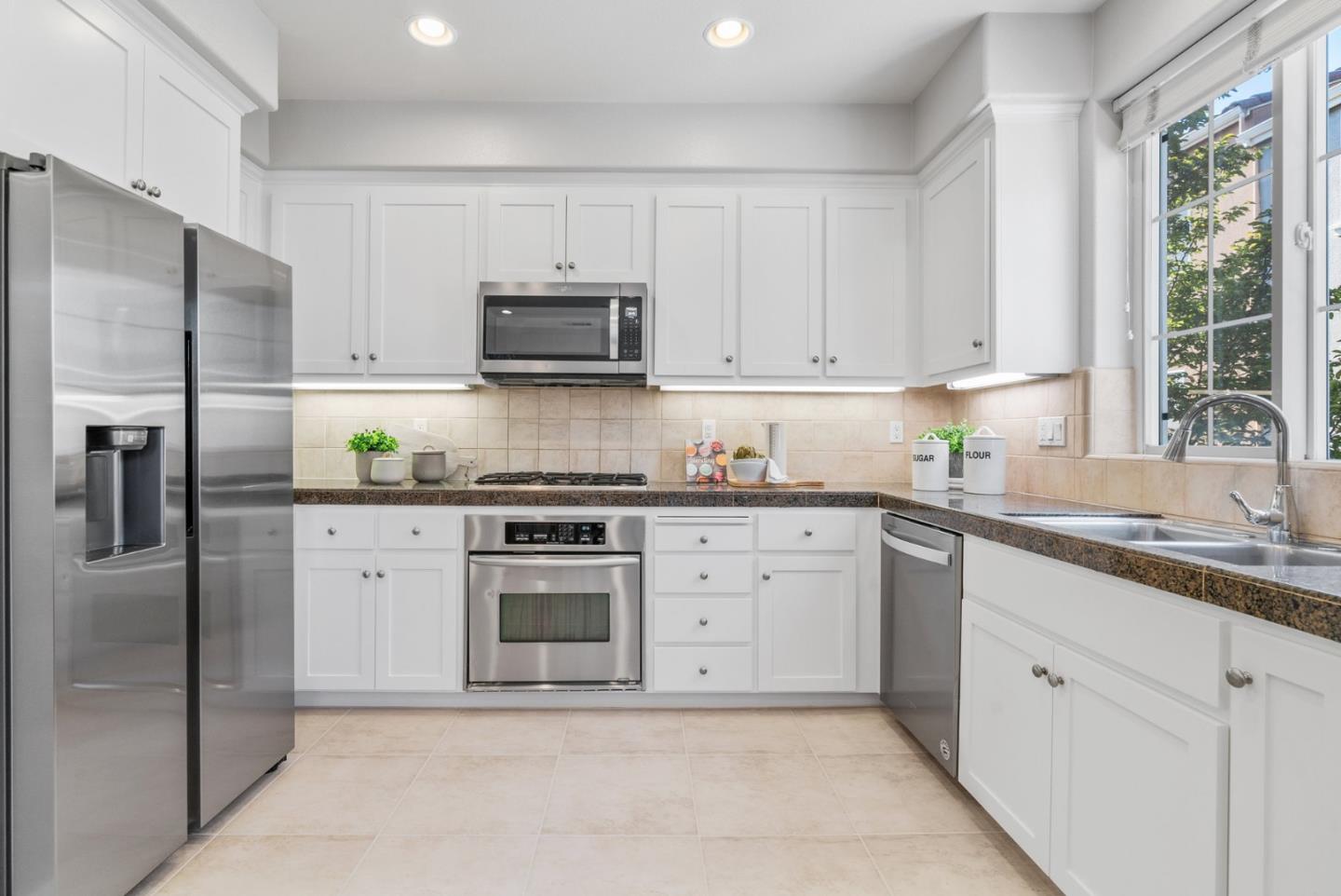 4513 Laird CIR