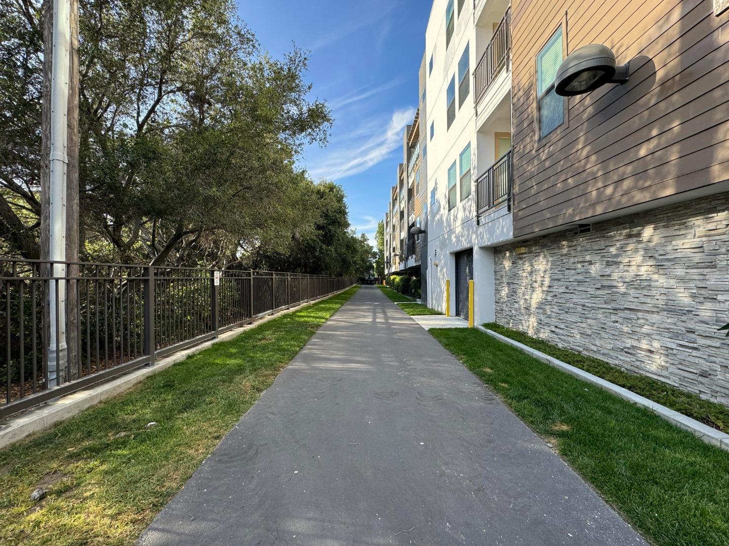 2585 El Camino Real 219