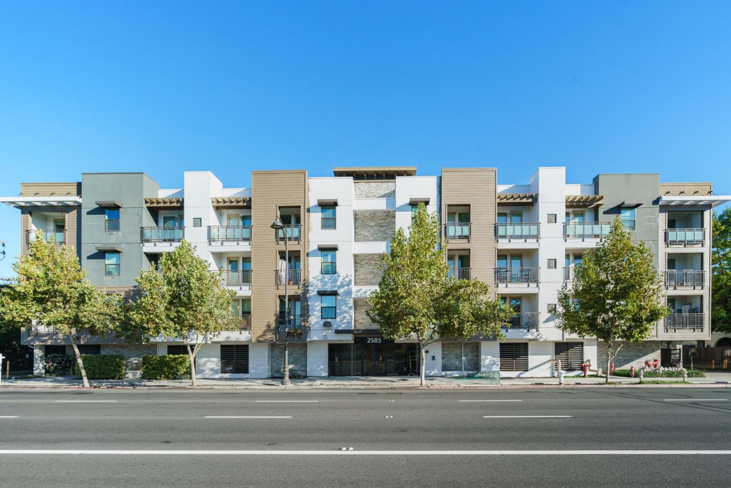 2585 El Camino Real 219