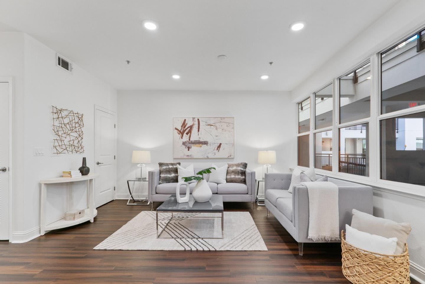 2585 El Camino Real 219