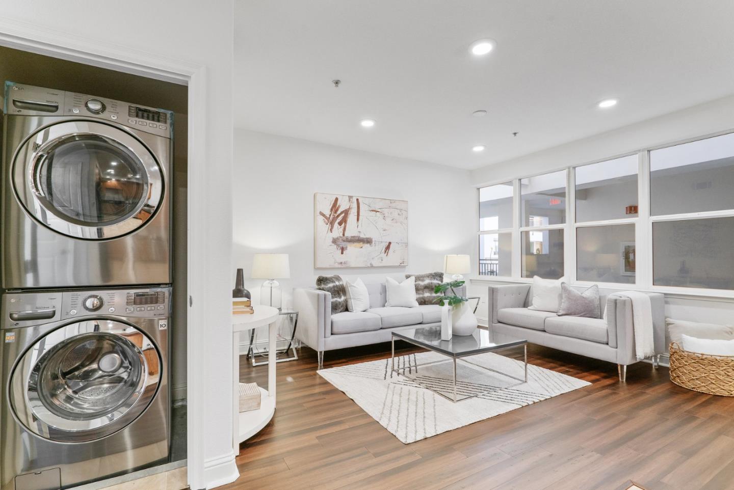 2585 El Camino Real 219