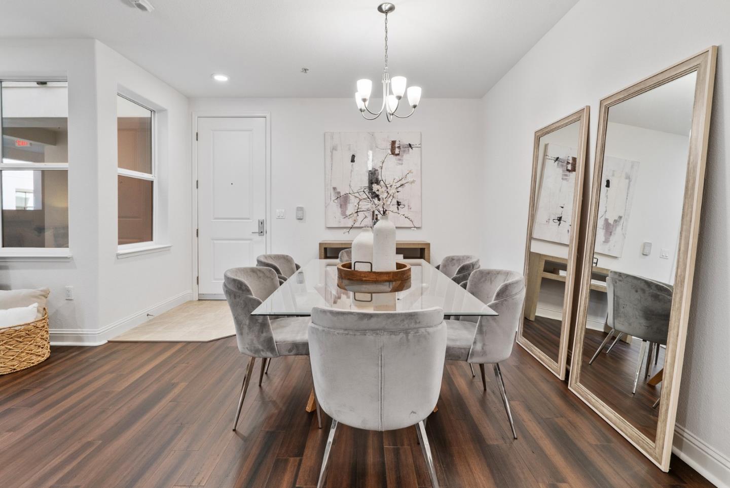 2585 El Camino Real 219