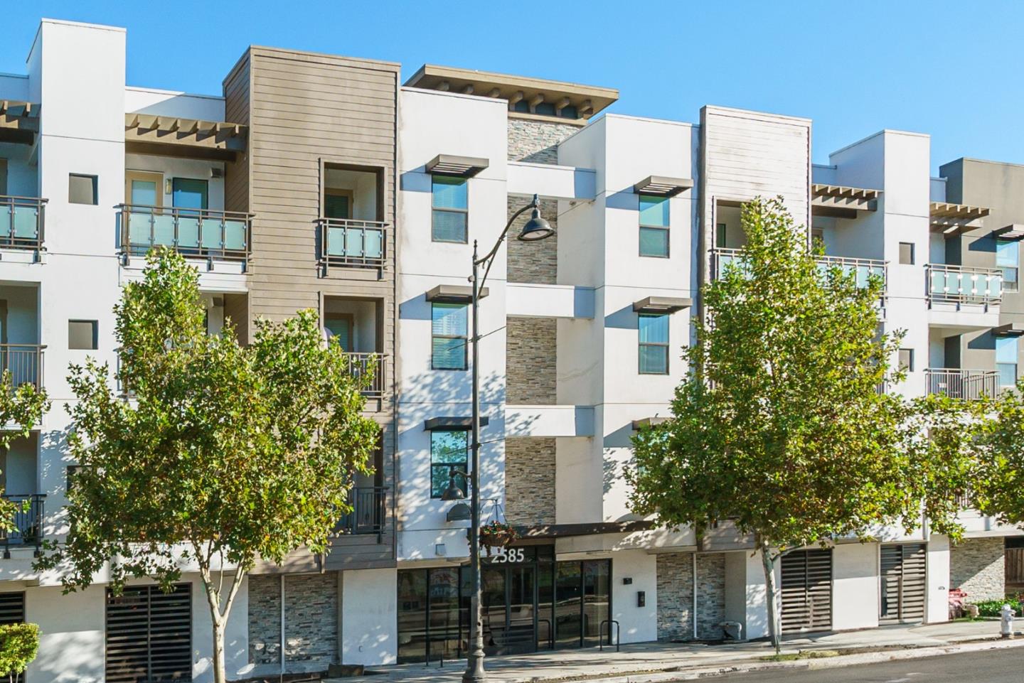 2585 El Camino Real 219