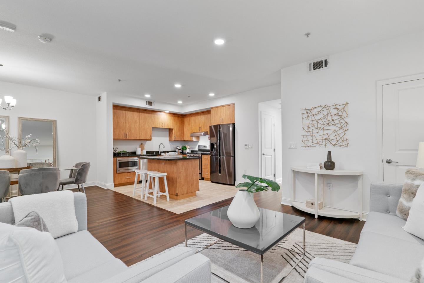 2585 El Camino Real 219