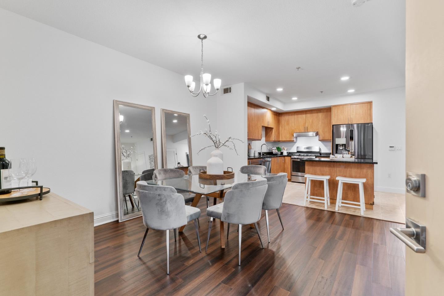 2585 El Camino Real 219