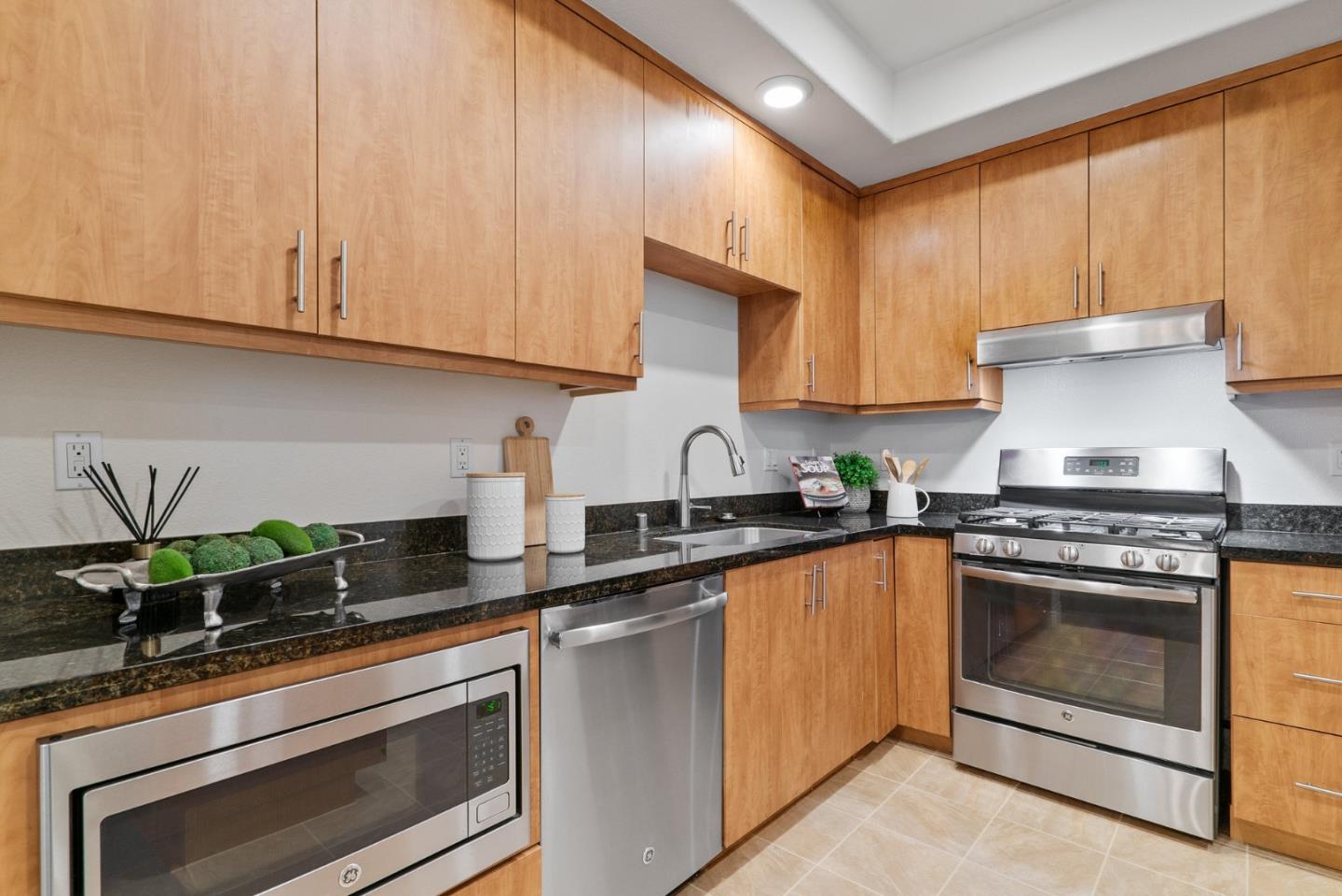 2585 El Camino Real 219