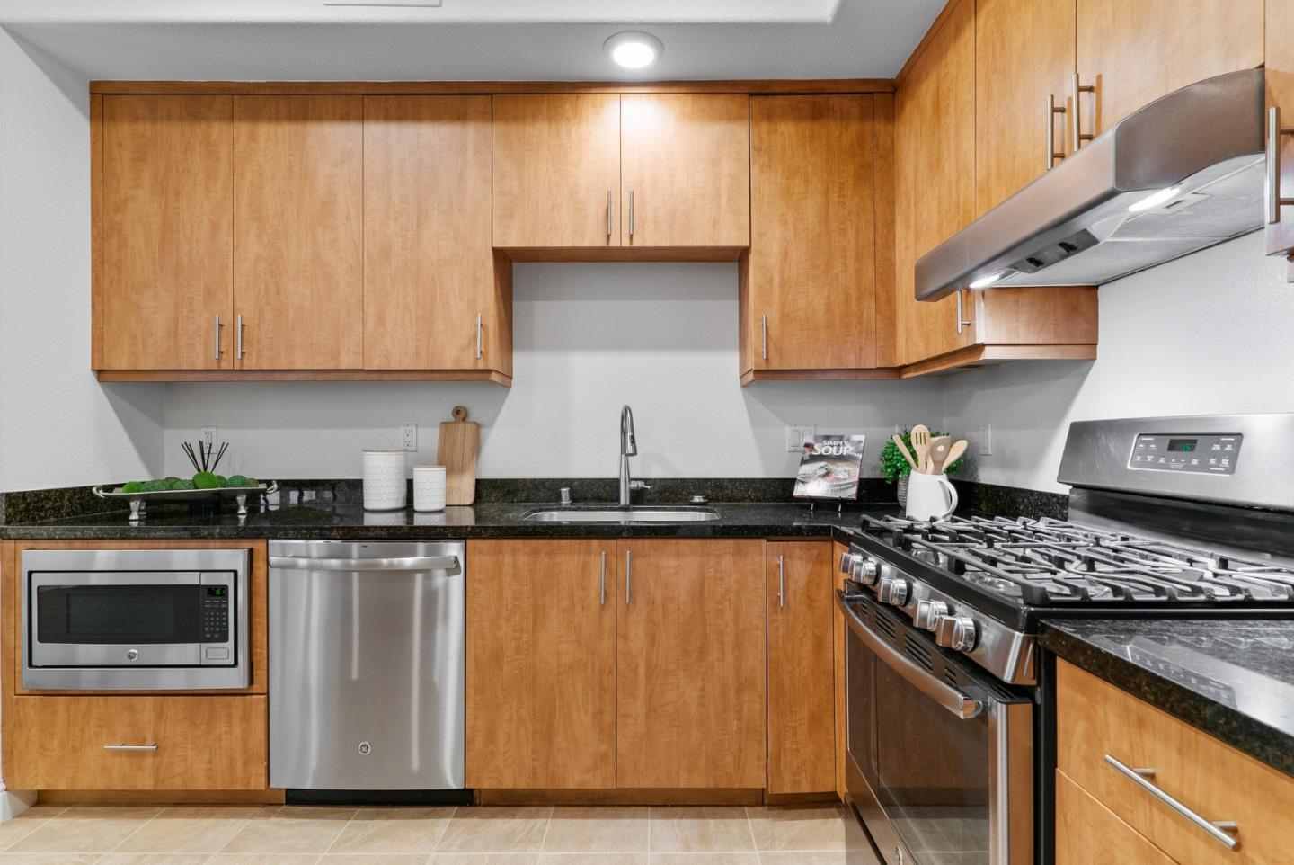 2585 El Camino Real 219