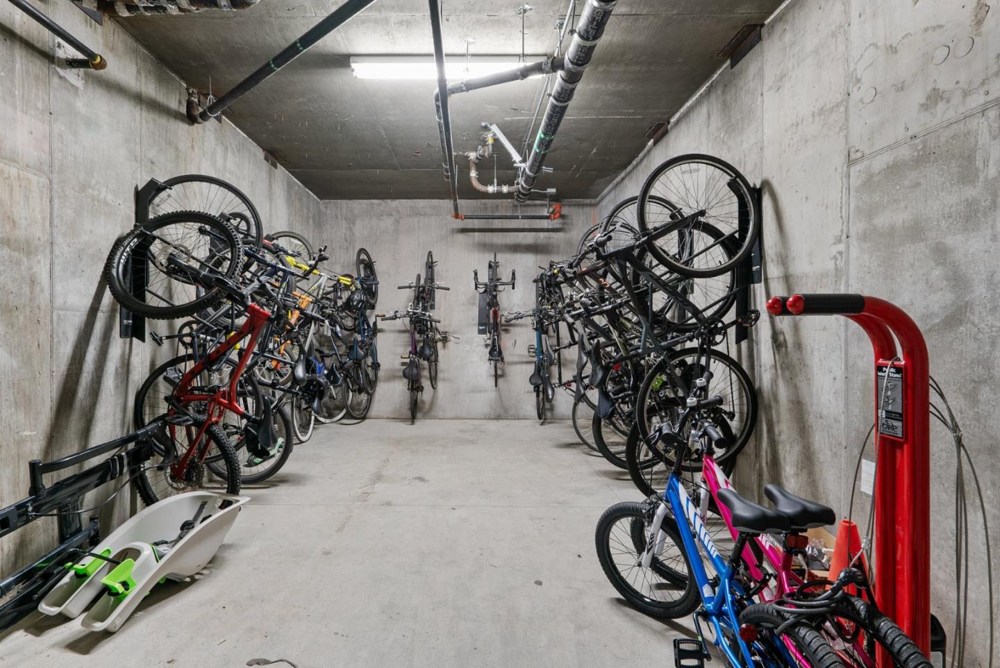 2585 El Camino Real 219