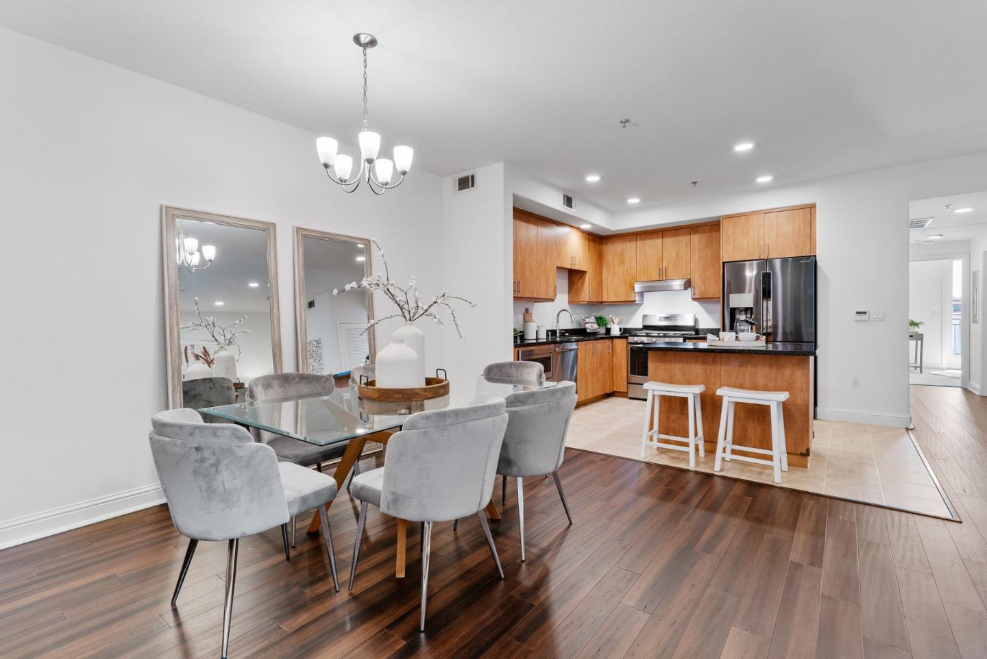 2585 El Camino Real 219