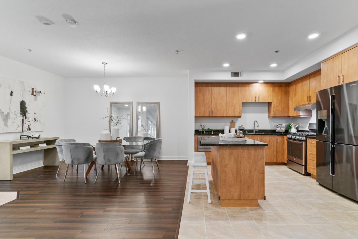 2585 El Camino Real 219