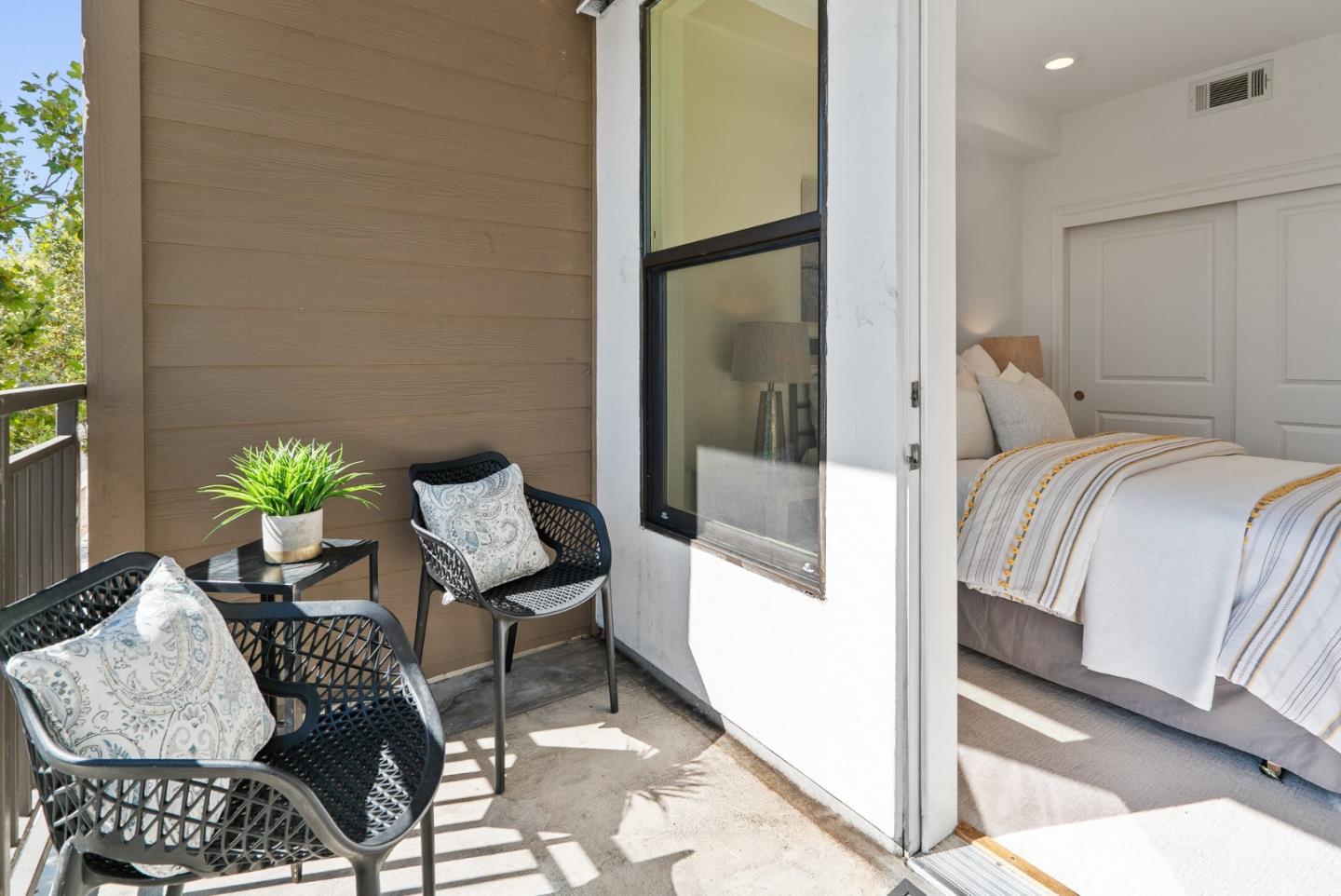 2585 El Camino Real 219