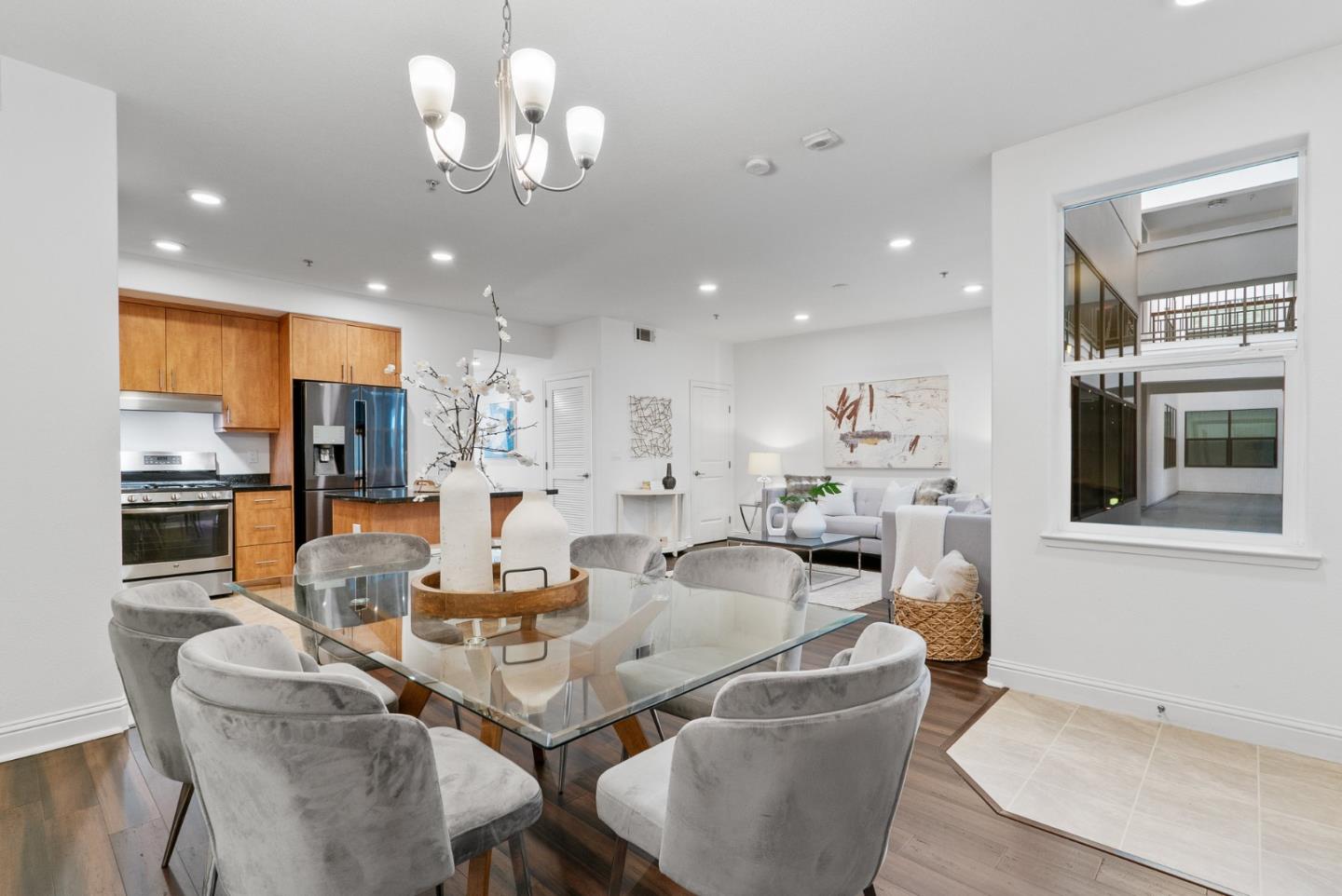 2585 El Camino Real 219