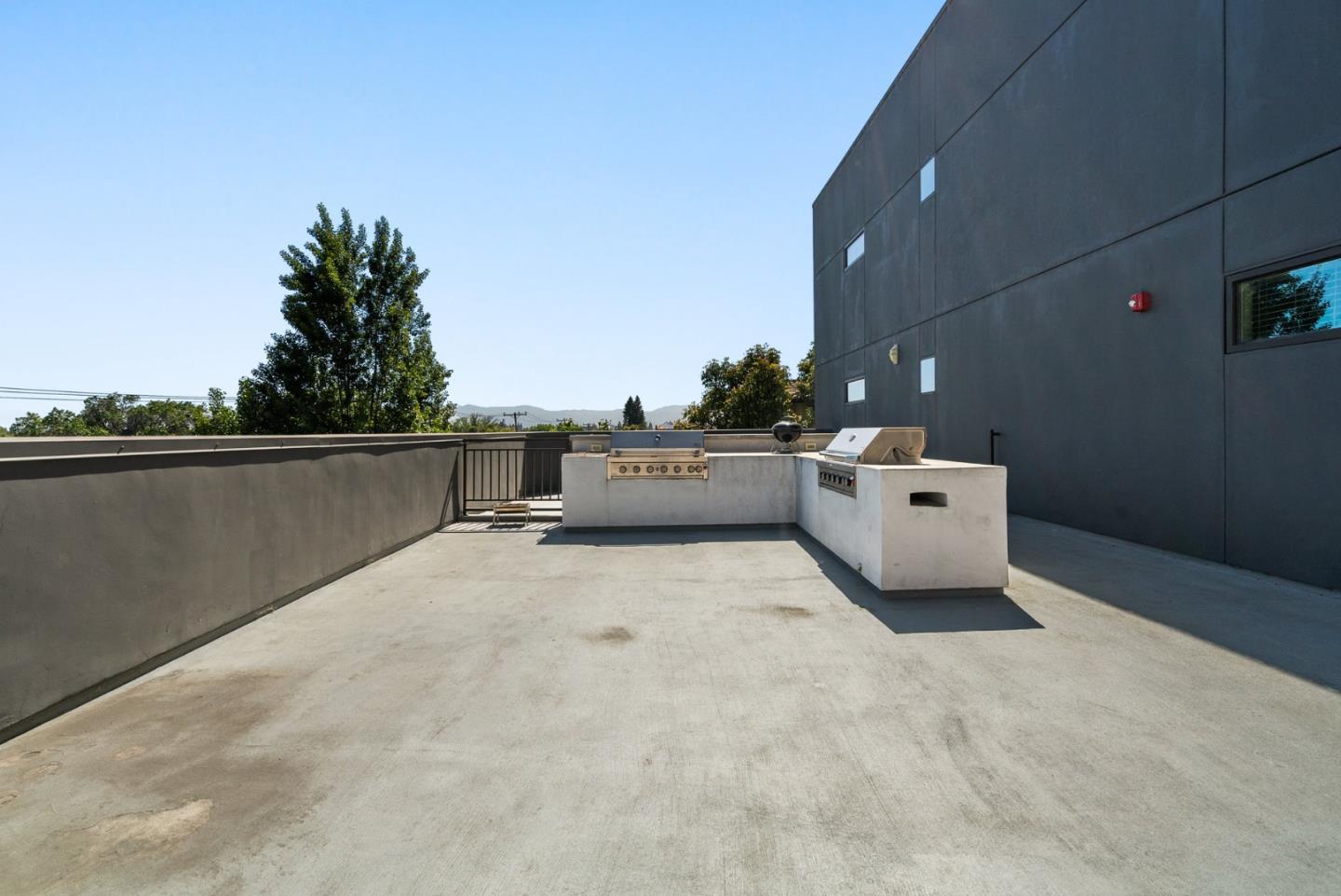 2585 El Camino Real 219