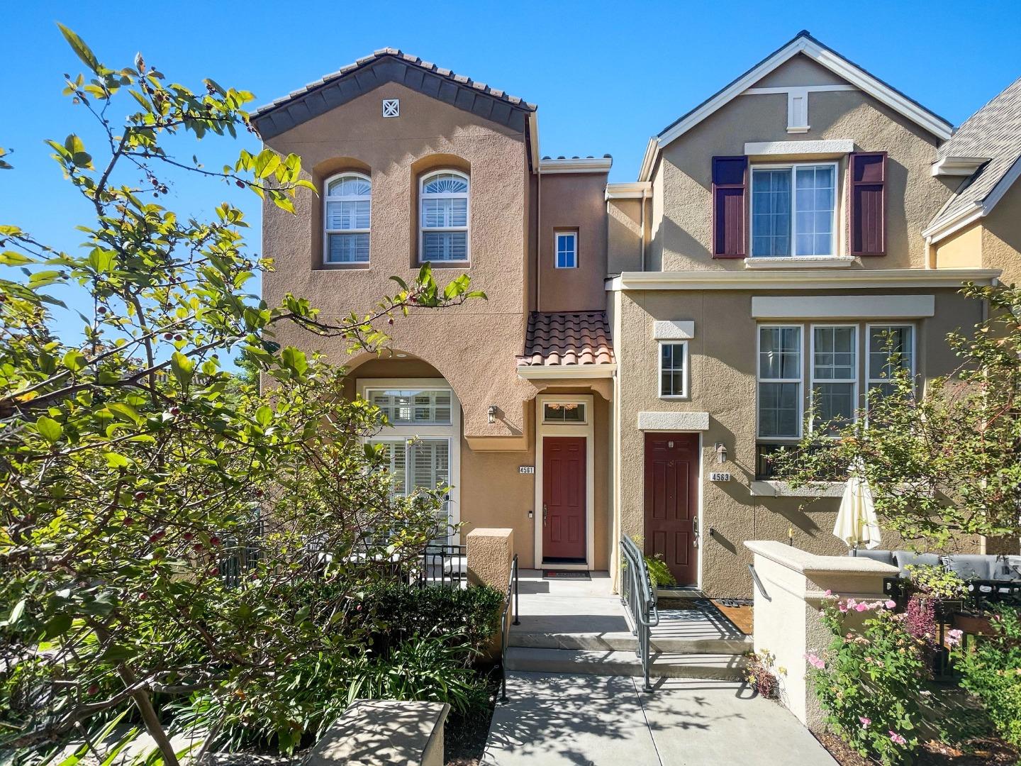 4561 Laird CIR