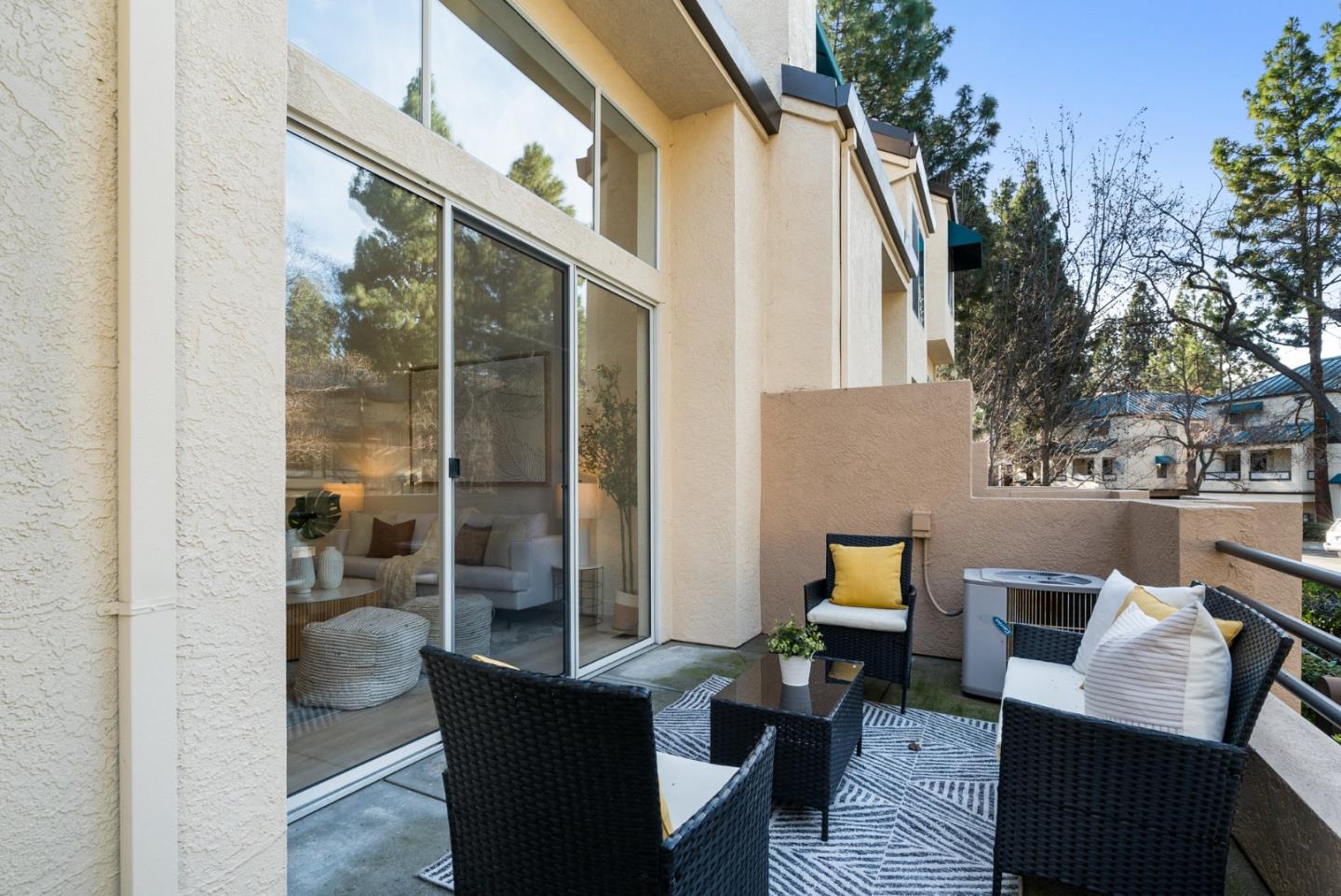 422 Galleria DR 7