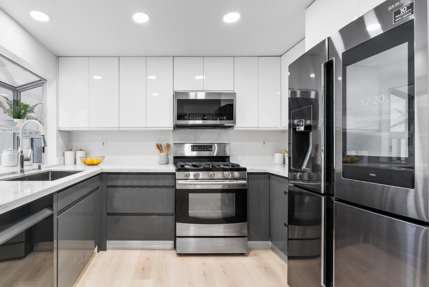 422 Galleria DR 7