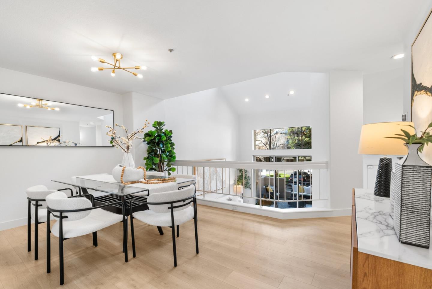 422 Galleria DR 7