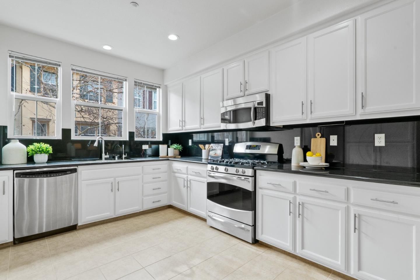 1520 Avina CIR 2