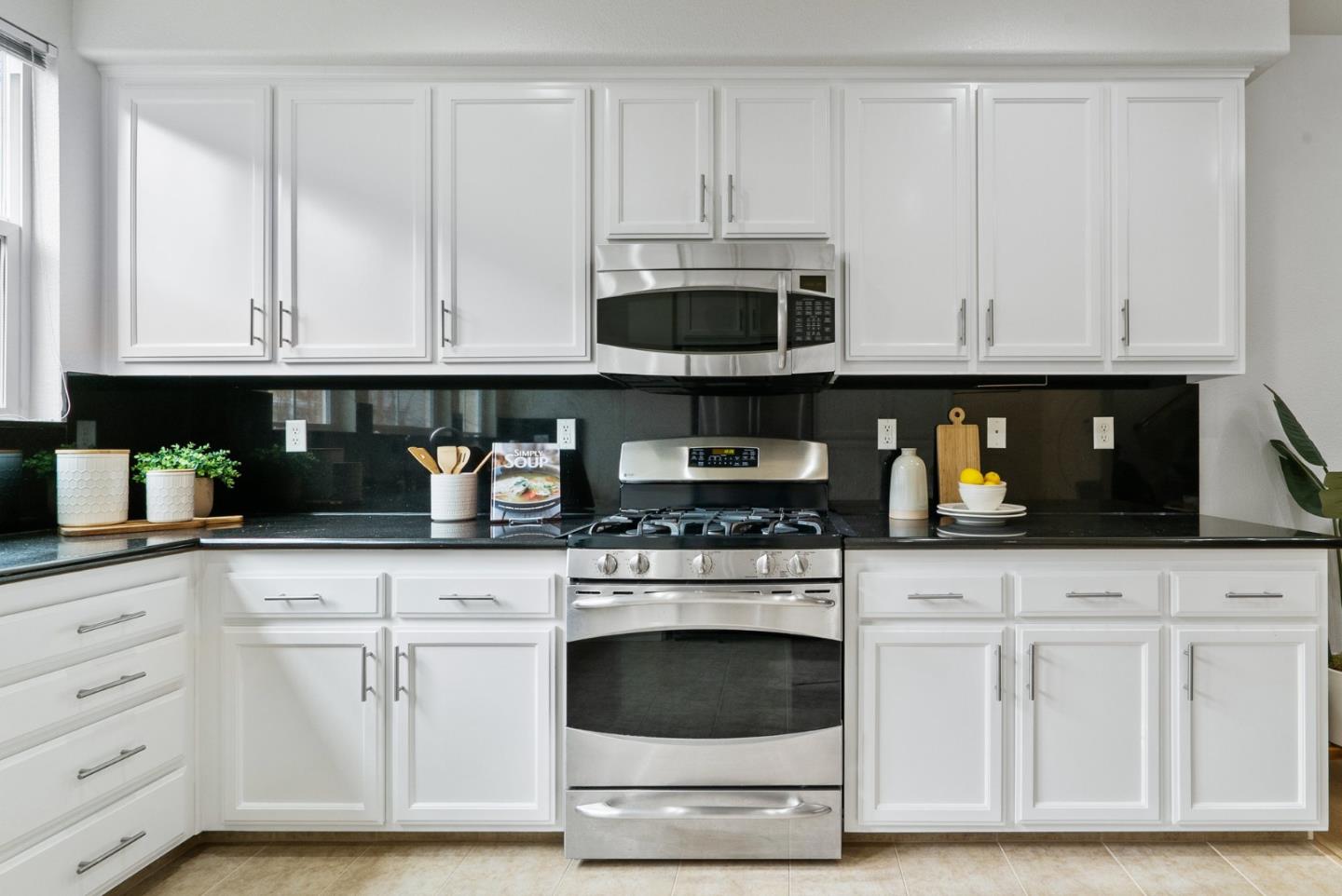 1520 Avina CIR 2
