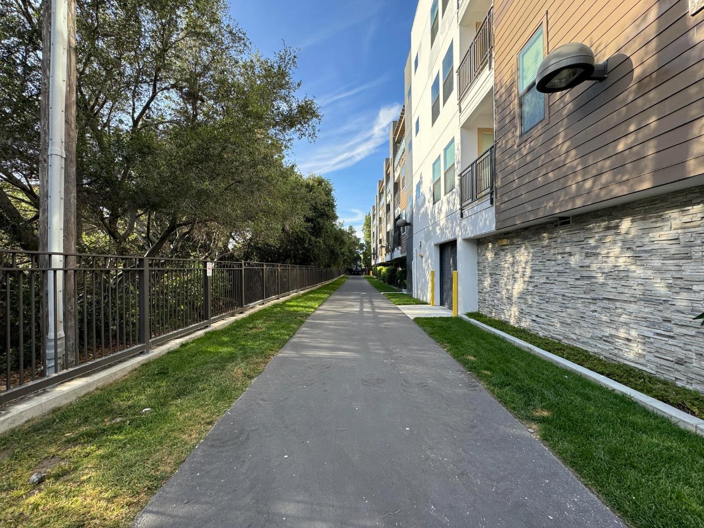 2585 El Camino Real 205