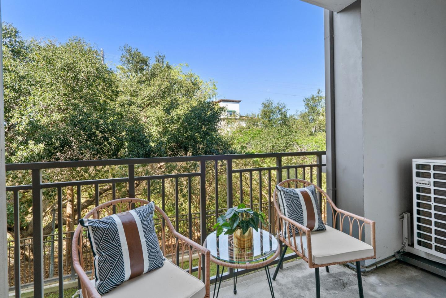 2585 El Camino Real 205