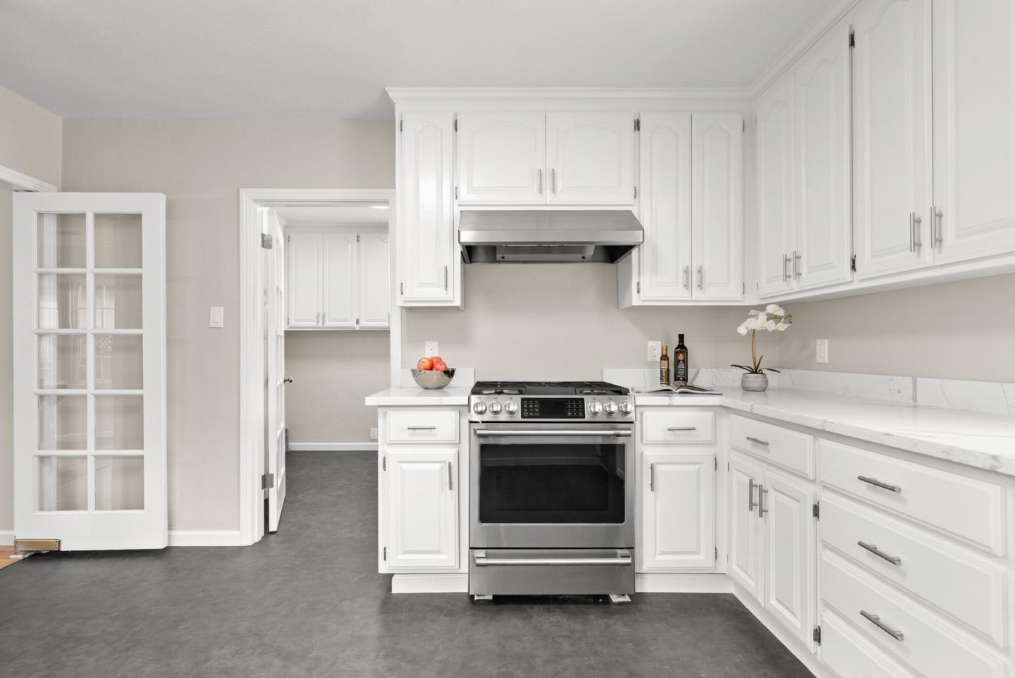 186 Mountain View Avenue