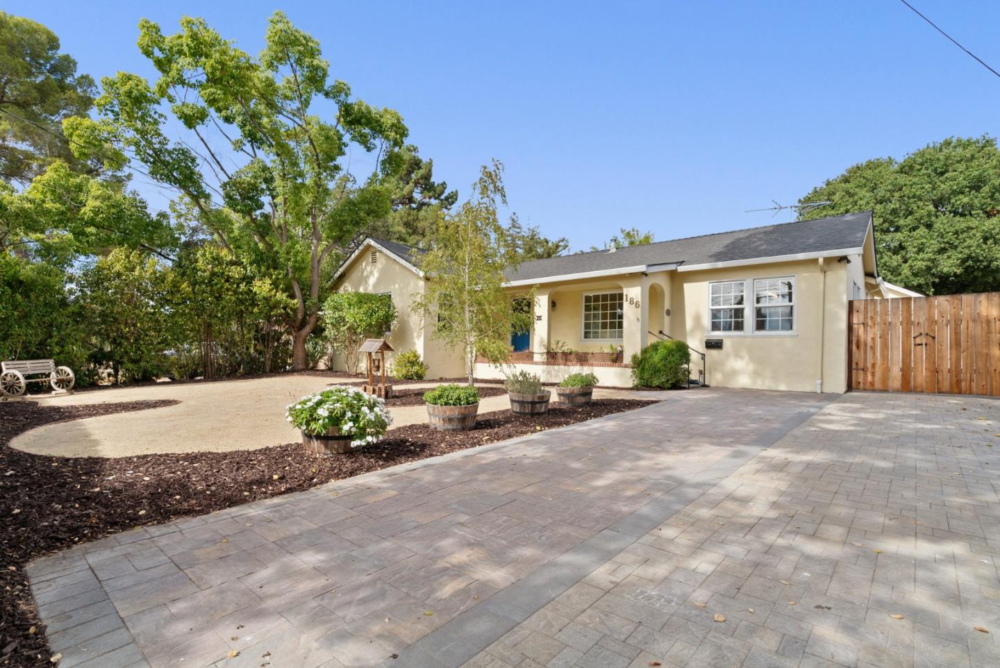 186 Mountain View Avenue