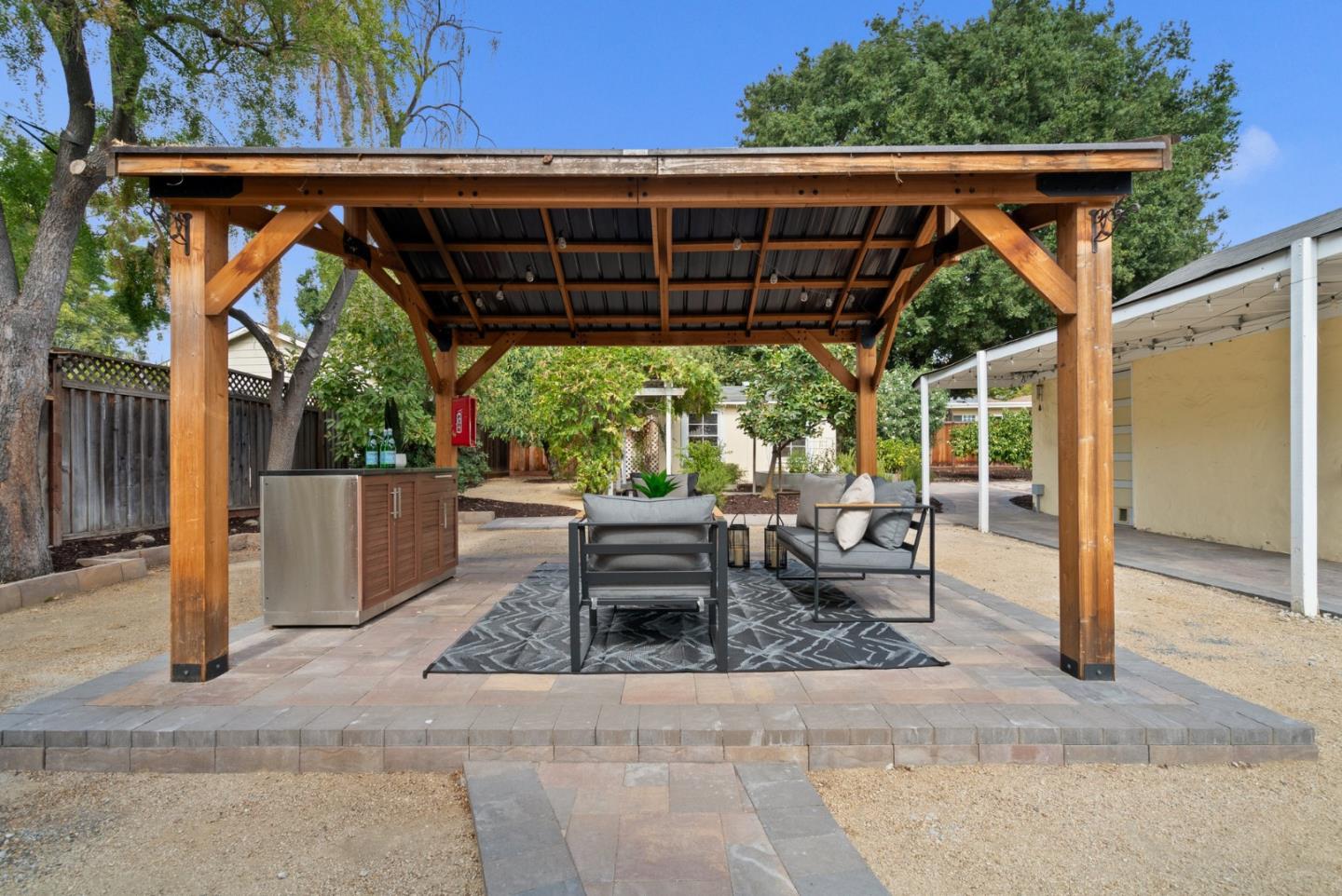 186 Mountain View Avenue