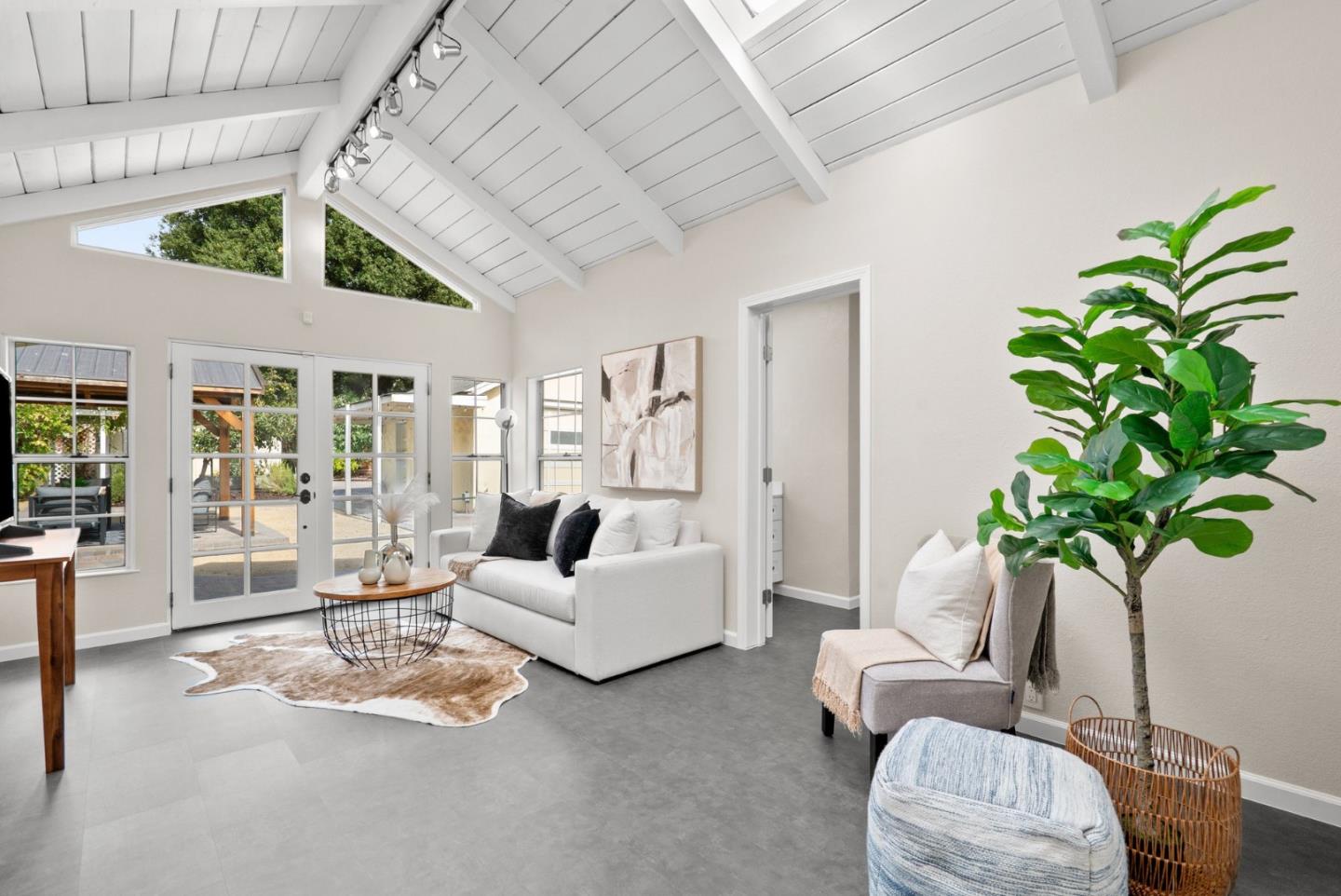 186 Mountain View Avenue