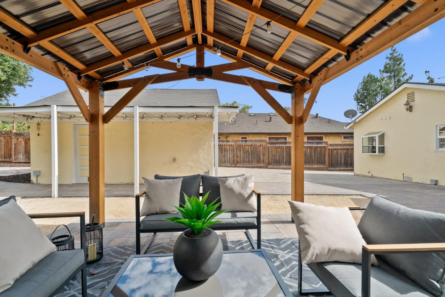 186 Mountain View Avenue