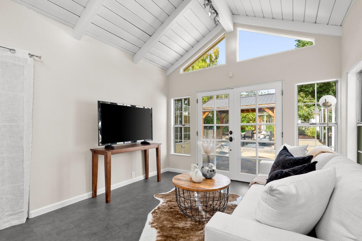 186 Mountain View Avenue