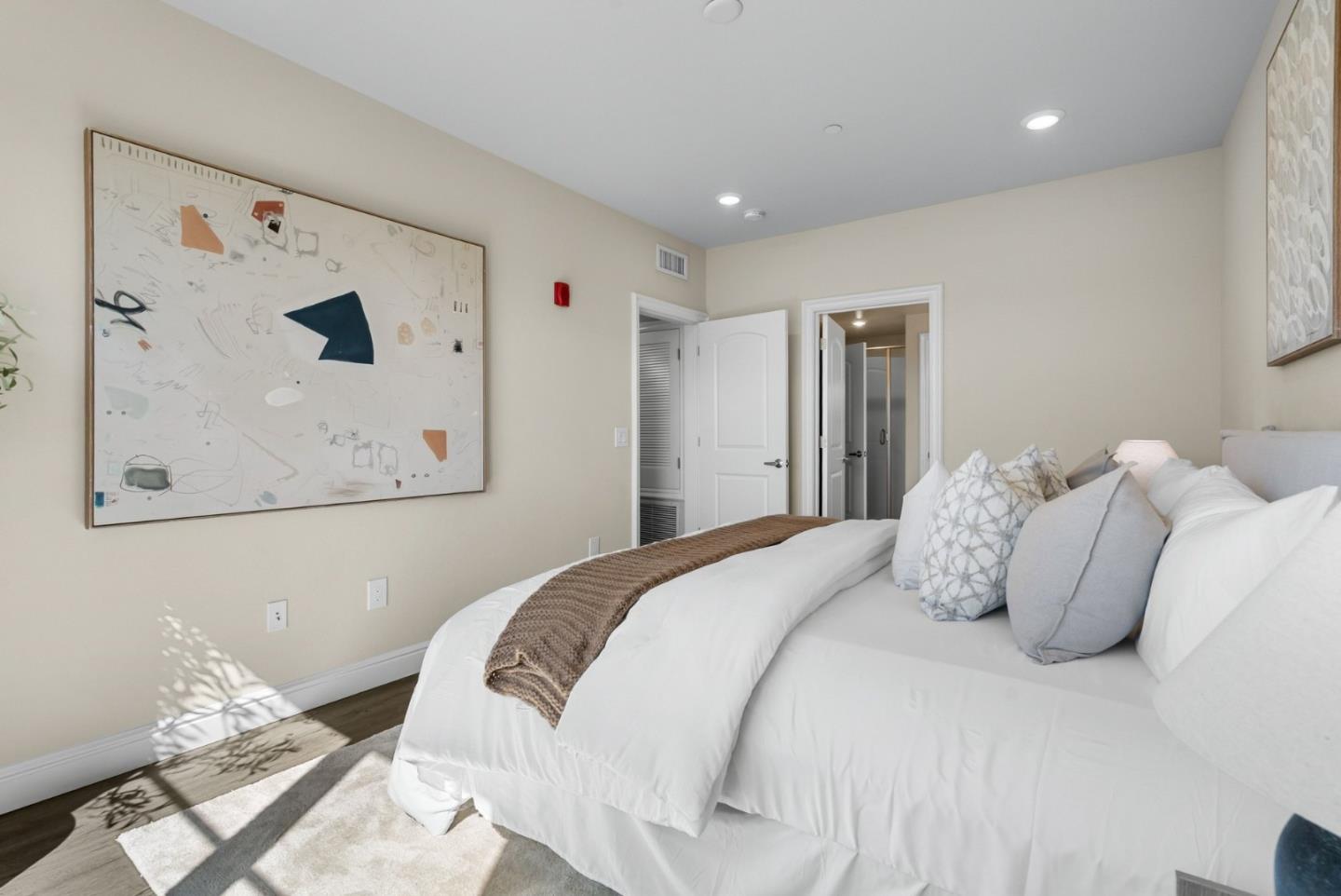 1368 El Camino Real 210