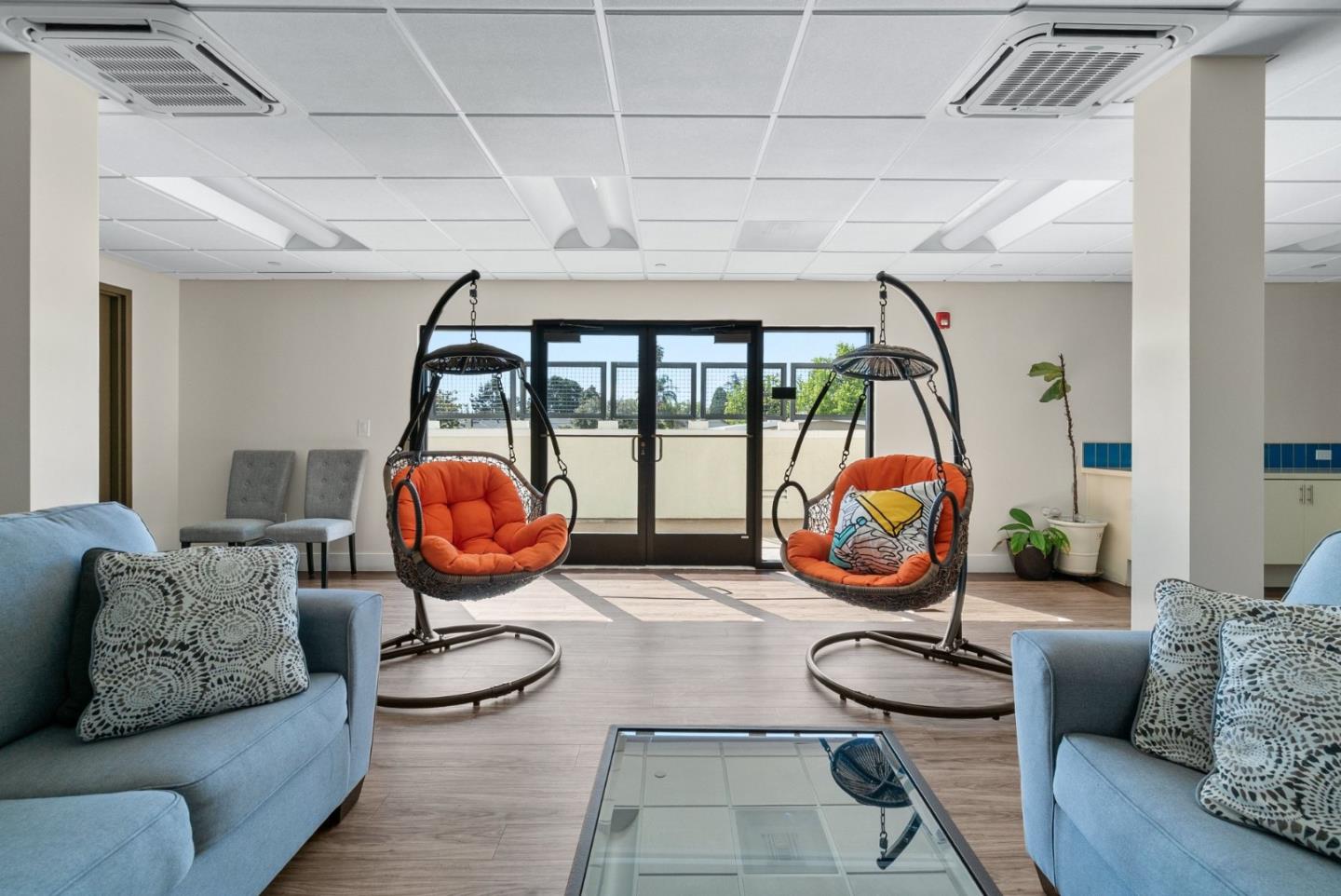 1368 El Camino Real 210