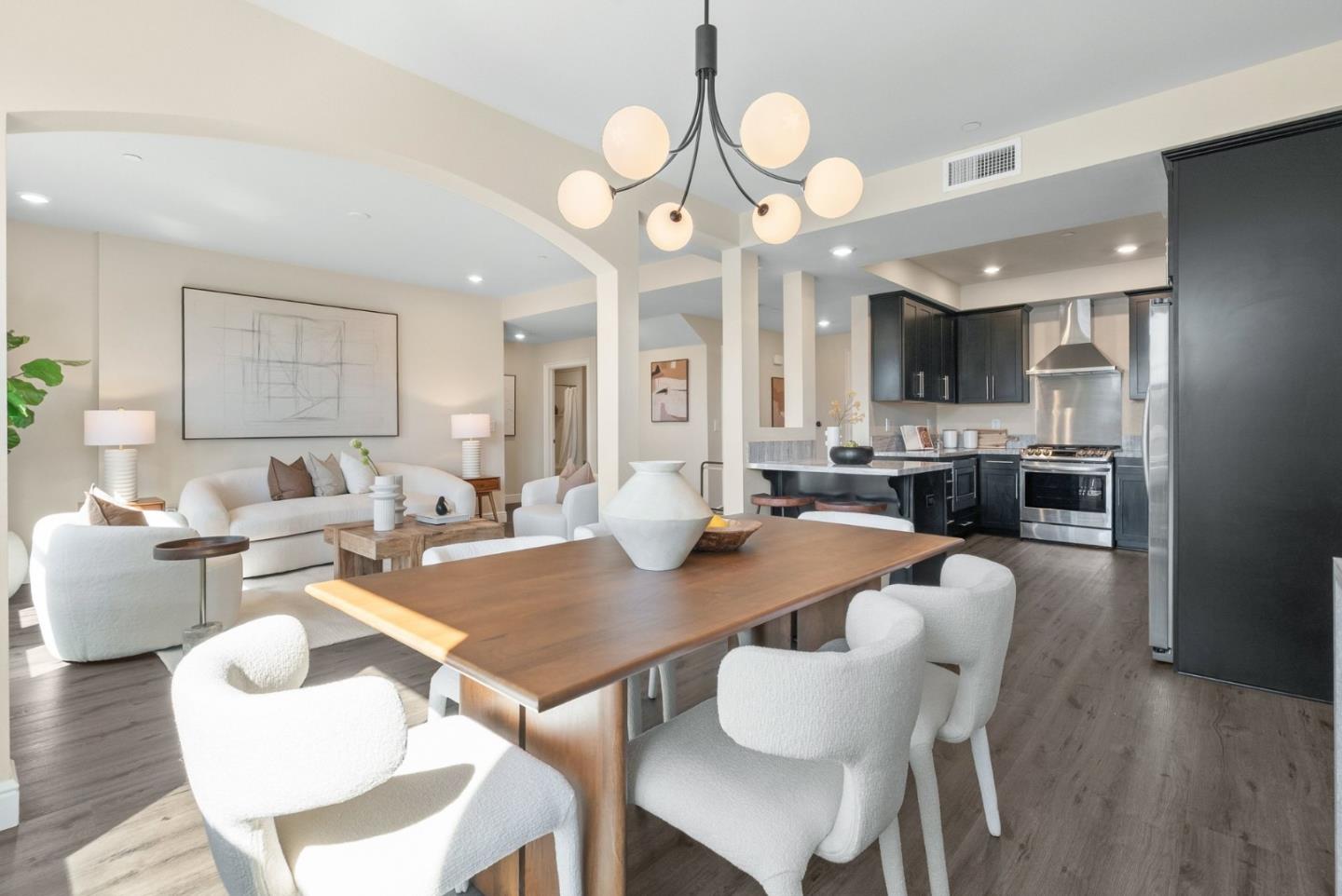 1368 El Camino Real 210