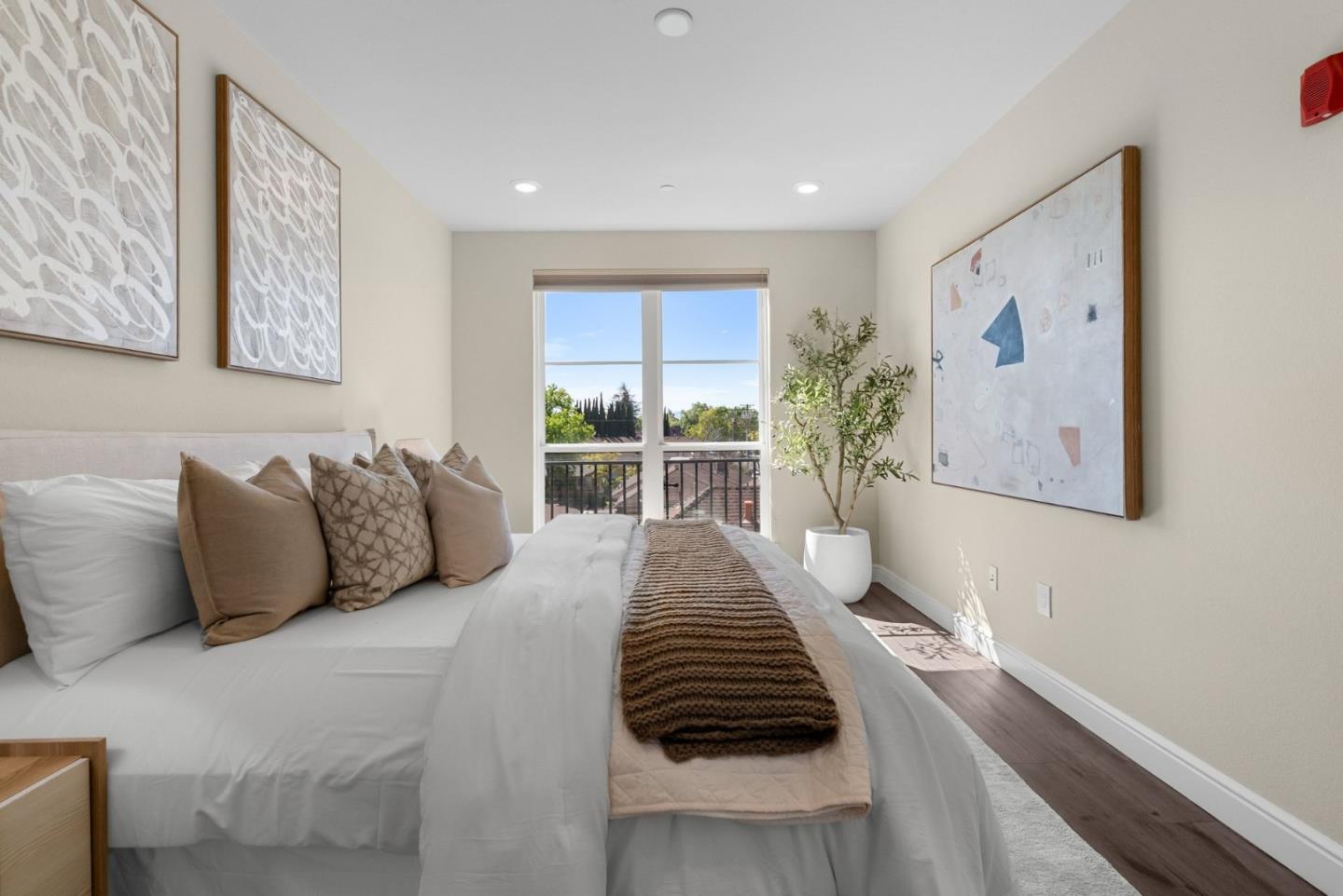 1368 El Camino Real 210