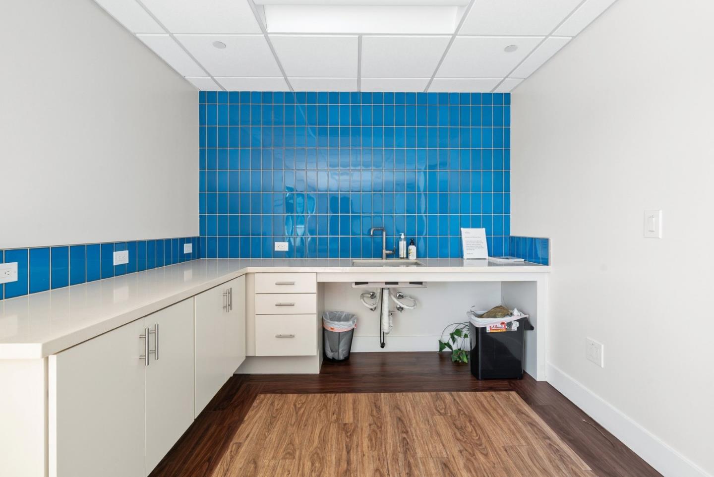 1368 El Camino Real 210