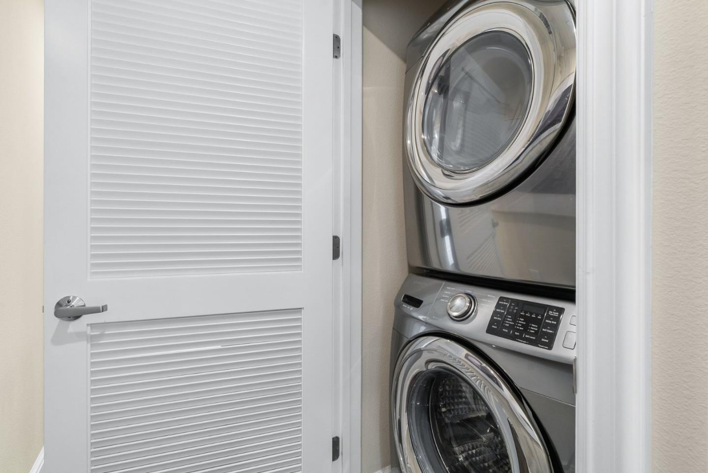 1368 El Camino Real 210