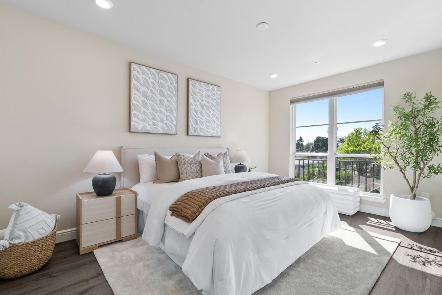 1368 El Camino Real 210