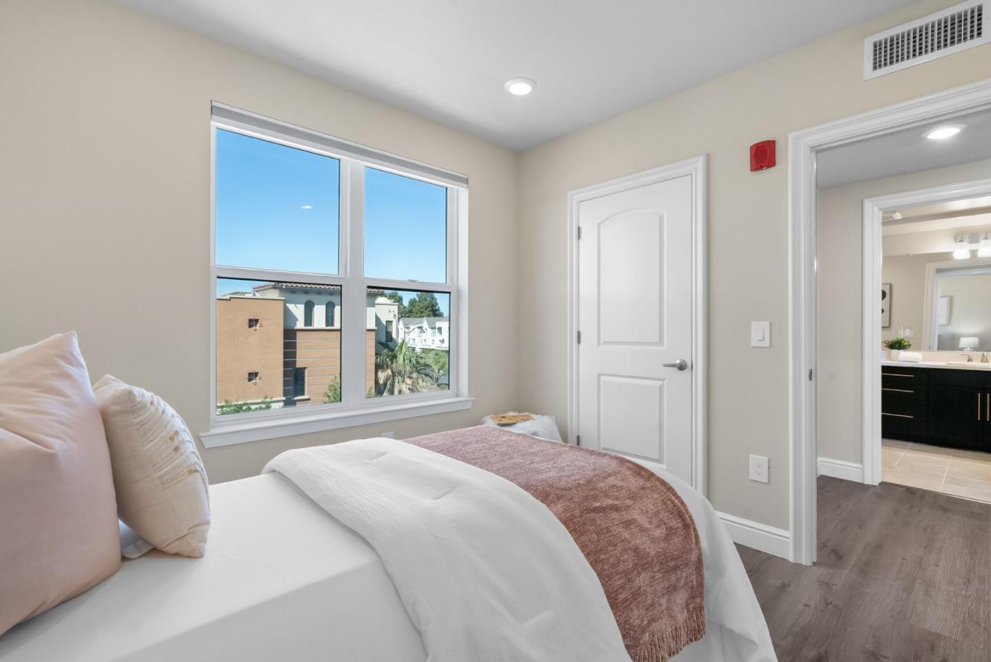 1368 El Camino Real 210