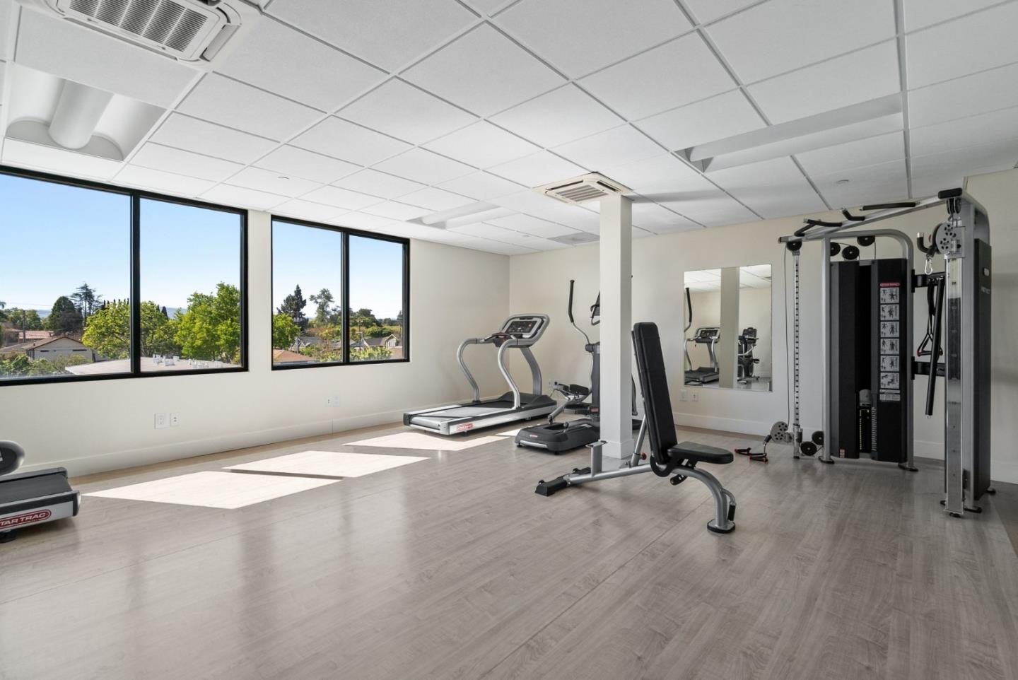 1368 El Camino Real 210