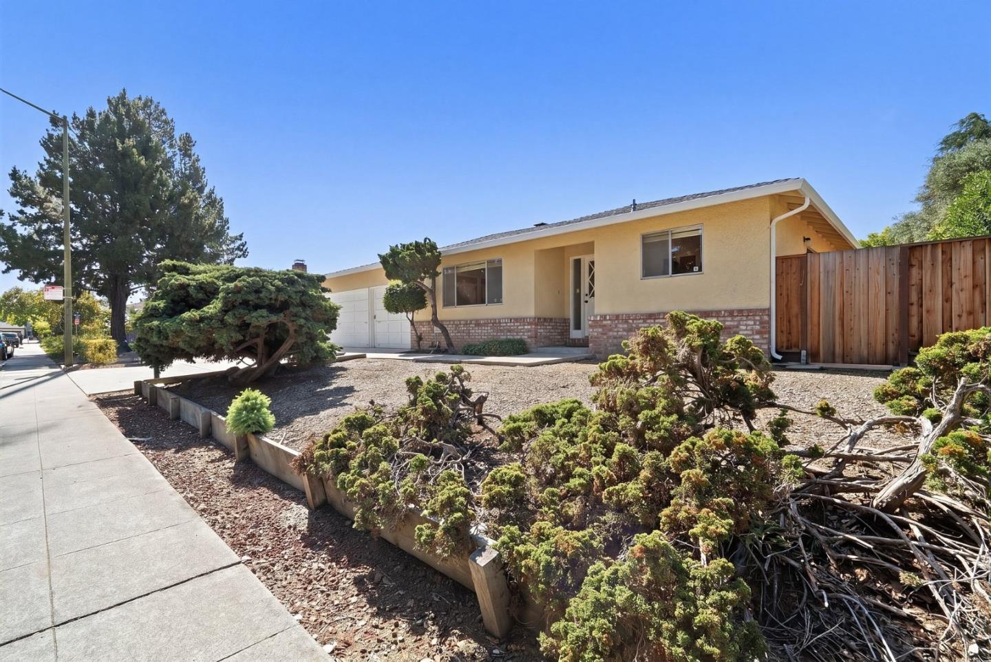 747-749 Rainbow Drive