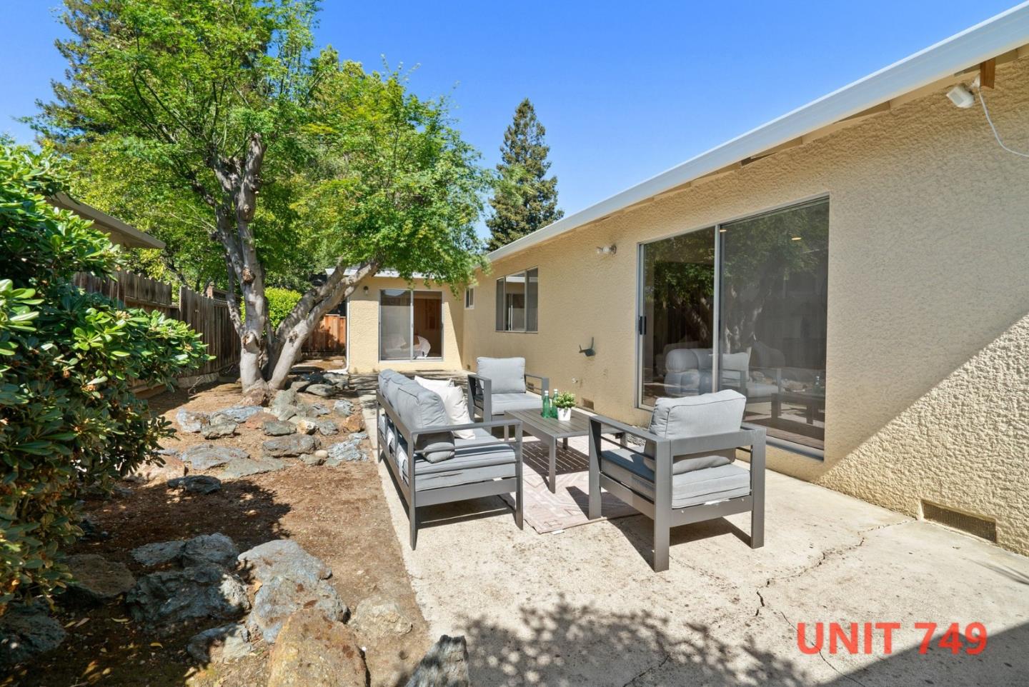 747-749 Rainbow Drive